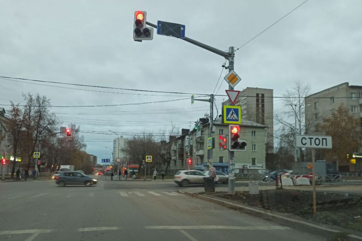 В Екатеринбурге возле «Парк Хауса» открыли движение для транспорта -  «Уральский рабочий»